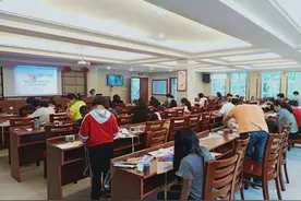 南京江北新区南化九村社区开展亲子手绘风筝活动图片