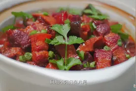 不放杂七杂八的香料，自制砂锅红烧五花肉，揭锅盖瞬间，垂涎欲滴图片