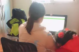 灵活就业空间大，武汉姑娘借电脑在家做云客服成全家顶梁柱图片