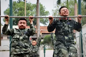 双胞胎进军营分在一个中队，竟然还“杠”上了...图片