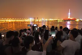 武汉正在悄悄换季：白天过夏天，晚上像秋天图片