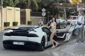 柬埔寨金边惊现比基尼美女，开兰博基尼豪车图片