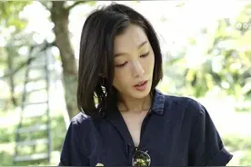 青出于蓝：生活中的单亲妈妈撞脸郑秀文，TVB新剧中饰泼妇反差大图片