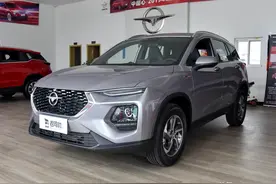 油耗6.9L，尺寸不小省油便宜的高性价比SUV，带你看海马8S图片