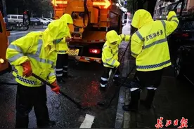 钩、叉、瓢、锹，“手艺人”操持四大件保考点无渍水图片