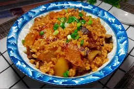 香喷喷的香菇土豆焖饭：饭菜一锅出，省时省事又省力图片