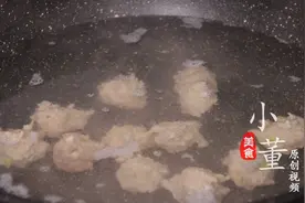 在家做一碗青菜丸子汤，清淡营养又美味，老婆隔三差五点名吃图片