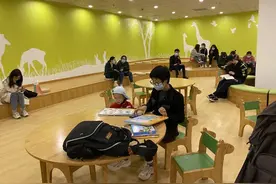 钟楼下的图书馆为古城添亮色 碑林区图书馆正式揭牌开馆图片