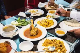 为什么人类吃生肉大概率会生病，而动物吃生肉却不会？图片