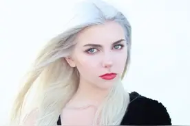 模特Brooke Barry图片