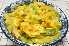苦瓜炒蛋这样做，好吃下饭，还清热解暑，夏天可多吃图片