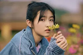 这个小姑娘着实可爱图片