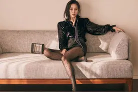 看韩国女团穿丝袜，再看张钧甯的黑丝袜，才明白什么是"高级感"图片