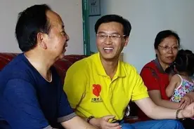 “英雄少年”赖宁已牺牲32年，当时仅15岁，他父母如今过得怎样？图片