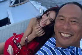 温碧霞晒照庆祝结婚纪念日，与丈夫颜值差距大，结婚21年恩爱如初图片