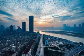 现在什么人买房合适？是买一手房还是二手房？怎么选更划算呢？图片