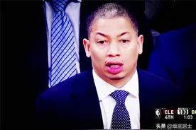 卢指导的战术素养如何暂且不论，表情包和心灵鸡汤可贡献了不少图片