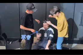 王俊凯给男助理扎小辫，新技能get，以后生女儿不用愁了图片