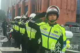 警车开道、铁骑护卫！南京交警最高规格护航抗疫英雄图片