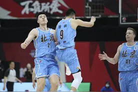 京城双雄本赛季首次德比战，首钢更胜一筹赢北控，雷蒙出色接班图片