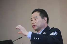 今年的艾滋病日，老毛更忙了......图片
