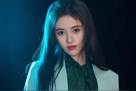 鞠婧祎身高成迷，她的穿搭却把身材比例修饰的很好图片
