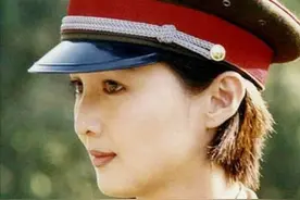 87红楼丨她是平儿扮演者，邓婕说她宅，曾拿开水杯给她做红烧肉图片