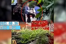 四川餐馆女老板殴打暑期工学生？警方通报：薪资纠纷，双方都已成年图片