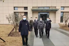 检察院里的钢铁战士图片