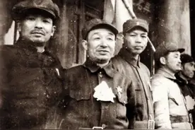 他救过毛主席的命，位列第一届中革军委，官却越做越小。坐牢时主席传话给他“好死不如赖活”图片