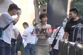 毛晓彤新剧路透！戏内吞云吐雾戏外尽显内敛，曾被拖欠1250万片酬图片