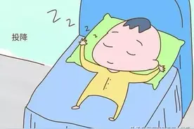 哈尔滨月嫂揭秘：宝宝为什么喜欢“投降式”睡姿？图片