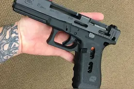 影视作品中出镜率极高，玩过CS的都认识，格洛克手枪图片