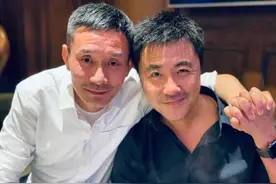 老戏骨田小洁与赵阳聚会，51岁面容憔悴眼凹陷，母亲去世难释怀图片