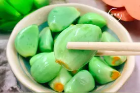 腌腊八蒜时，牢记别放错“醋”！多加这2味，又香又脆，绿如翡翠图片