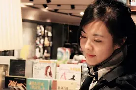 歌手李健的妻子首次曝光，长相超过杨幂赵丽颖，还是清华博士图片