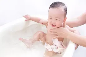 秋季婴幼儿沐浴指南：避开2个时段，做好3项准备，注意4个要点图片