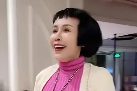 网红与小16岁丈夫秀恩爱，黄晓明曾送祝福，却被评老公继女更配？图片