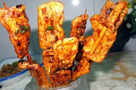 口口香豆腐串做法及烤制工艺，肉质细嫩，外脆里嫩，香气宜人图片
