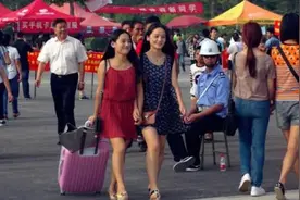 南方女孩去北方读大学！刚3天就蹲地嚎啕大哭？难忍受北方这习惯图片