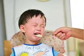 孩子回家有这3种表现，多半是在幼儿园“受委屈了”，家长要重视图片
