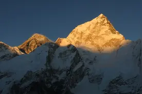 珠穆朗玛峰到底属于尼泊尔还是中国？为何世界都认为是中国地盘？图片