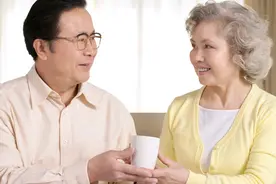 老局长六十三岁再婚，再婚妻子携儿子、儿媳、孙子一同上门图片