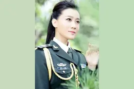 43岁歌唱家谭晶，生双胞胎女儿，大9岁老公背景不一般图片