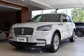 豪华品牌V6高端SUV，原装进口，有四驱7座还不贵，实拍飞行家图片
