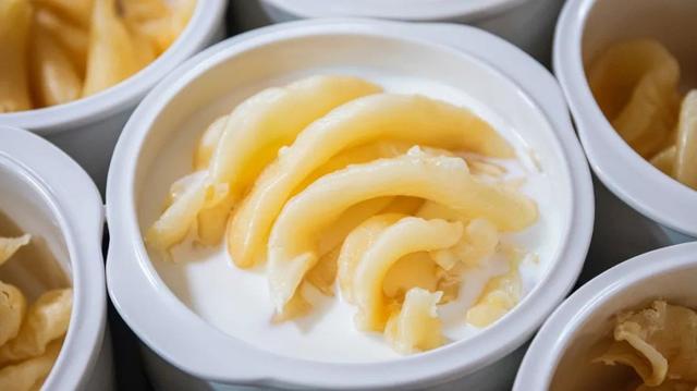石蜂糖可以炖花胶吗 2026年石蜂糖可以泡水喝吗