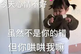 沙雕表情包：想我就抱抱空气，毕竟我的可爱无处不在图片