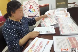 走！去博爱县寨豁乡江岭村送资料图片
