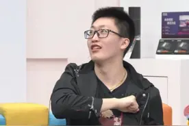 管大校“战士包二奶”言论被冲，事后发声怼拳师，无数网友点赞图片