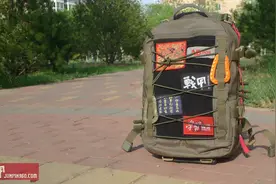 它是一座桥，帮你和"骚"包之间创造了一个新的开始——黑板包测评图片
